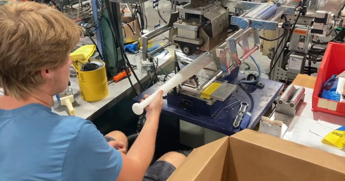 From snack bats to beverage bats: Coopersburg Sports swings big with souvenirs | Southern Lehigh County