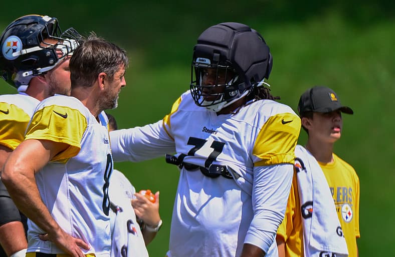 Pittsburgh Steelers OL Max Iheanachor
