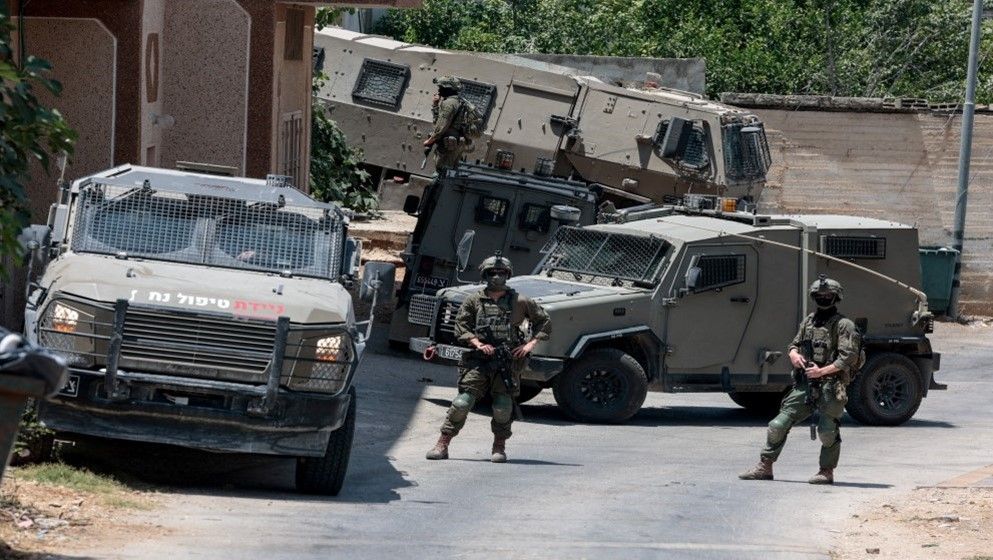 Palestinian Injured, 15 Arrested During Occupation Raids in Na...