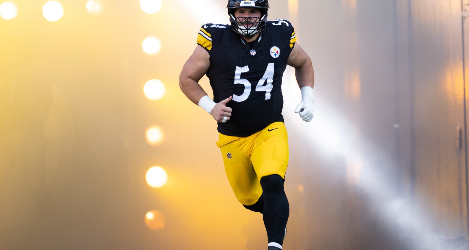 Former WVU and current Pittsburgh Steelers center Zach Frazier reflects on early NFL career, talks WVU season outlook -