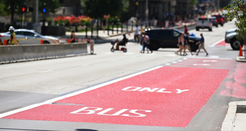 Stay out of the red bus-only lanes now visible on Fifth and Forbes​​​​​​​ | University Times