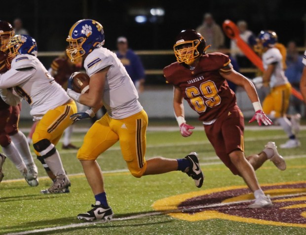 Valley View's Tyler Muchal looks for yards as Wyoming Valley West's Liam Corbett looks to tackle on Friday. Oct. 17, 2025.