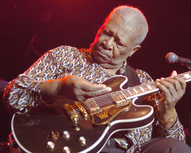 BETHLEHEM -- Blues legend B.B. King performs during Musikfest headliner show at Riverplace on Sunday, August 5, 2007. (Harry Fisher TMC)/ to be used with RIGHI review in LOCAL, and on the web