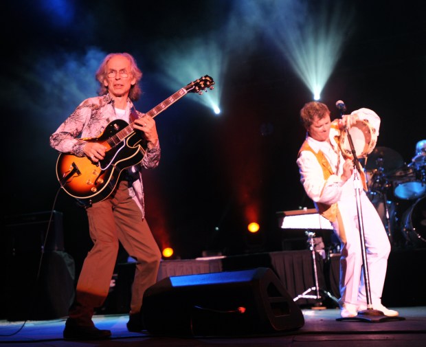 MICHAEL KUBEL / THE MORNING CALL Steve Howe during his set with Yes at the Sands RiverPlace stage on Sunday at Musikfest in Bethlehem. /5MusikfestSUN- BETHLEHEM Sunday August 2, 2009 ORG XMIT: NGM_0KNTB0GR ***** Rock band Yes on album bender (04/07/13) *****