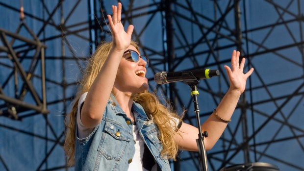 Brynn Elliott plays the first opening act for O.A.R. at the Sands Steel Stage at PNC Plaza during Musikfest on Sunday August 9, 2015. Bethlehem: Sunday; August 9, 2015 (DOUGLAS KILPATRICK/SPECIAL TO THE MORNING CALL) mc-musikfest-review-oar-steel-stage