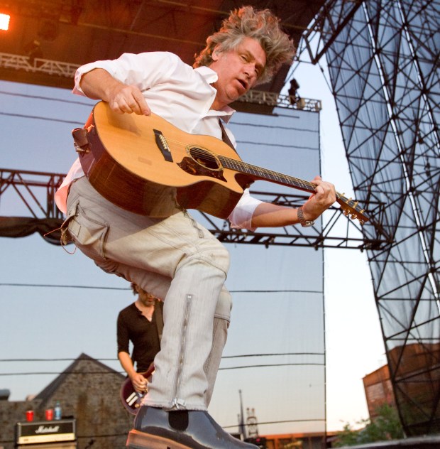 Collective Soul performs as an opening act for 3 Doors Down at the Sands Steel Stage during Musikfest on Thursday August 13, 2015. /// Bethlehem: Thursday; August 13, 2015 (DOUGLAS KILPATRICK/SPECIAL TO THE MORNING CALL) mc-musikfest-review-3-doors-down-collective-soul