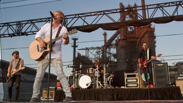 Collective Soul performs as an opening act for 3 Doors Down at the Sands Steel Stage during Musikfest on Thursday August 13, 2015. /// Bethlehem: Thursday; August 13, 2015 (DOUGLAS KILPATRICK/SPECIAL TO THE MORNING CALL) mc-musikfest-review-3-doors-down-collective-soul