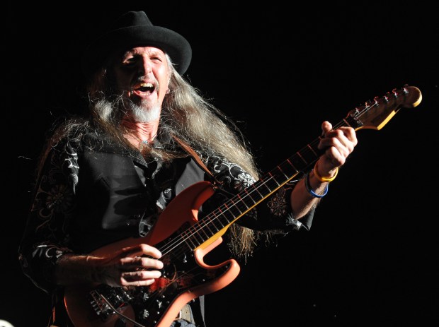 Pat Simmons plays with the Doobie Brothers. They played Musikfest's Riverplace Wednesday night. /// FEATURES - BETHLEHEM - Emily Robson / The Morning Call - Taken Wednesday, August 11, 2010. ***** Published caption: Doobie Brothers co-founder Pat Simmons performs with the group at Musikfest's Riverplace on Wednesday night. (8/13/10) ***** Headline: Doobie Brothers rock baby boomers **The band keeps crowd engaged with new songs and yesterday's hits. ** CONCERT REVIEW ** MUSIKFEST (8/13/10) *****