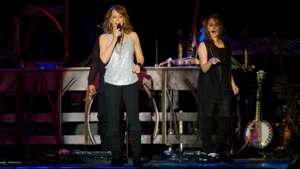 REBA plays the Sands Steel Stage Tuesday at PNC Plaza during Musikfest. /// FEATURES - Bethlehem: Tuesday; August 11, 2015 (Douglas Kilpatrick/Special to The Morning Call) mc-musikfest-review-reba-steel-stage