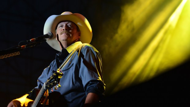 Country star Alan Jackson performs at Sands Steel Stage during Musikfest on Friday, August 8, 2014. // 080814 // APRIL BARTHOLOMEW / THE MORNING CALL / mc-musikfest-review-alan-jackson