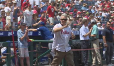 Phillies greats honored at Citizens Bank Park during alumni weekend: "They show love to everyone"