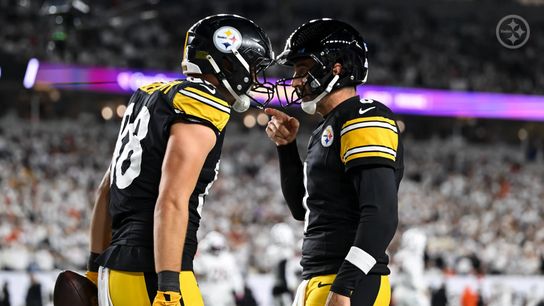 Steelers' Aaron Rodgers Pat Freiermuth Steelers' Aaron Rodgers Pat Freiermuth