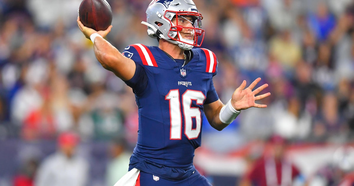 Tommy DeVito throws TD pass, Ja'Quinden Jackson taken off in ambulance as Patriots beat Eagles 24-21