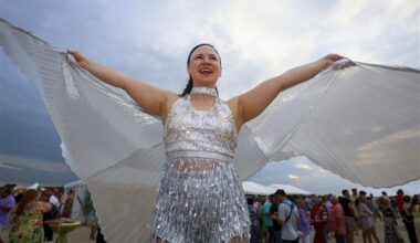 Hendel: Lake Erie beach party attracts thousands