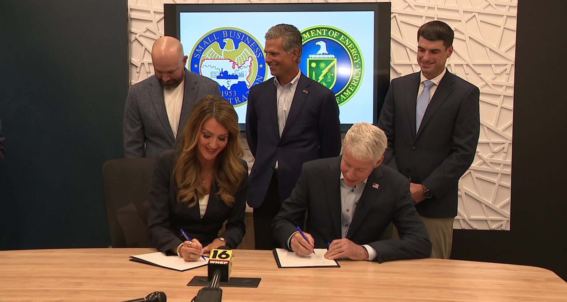 Department of Energy and Small Business Administration make agreement in Lackawanna County to help small businesses in the energy field