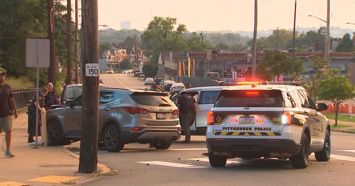Pittsburgh Police vehicle involved in crash in East Hills