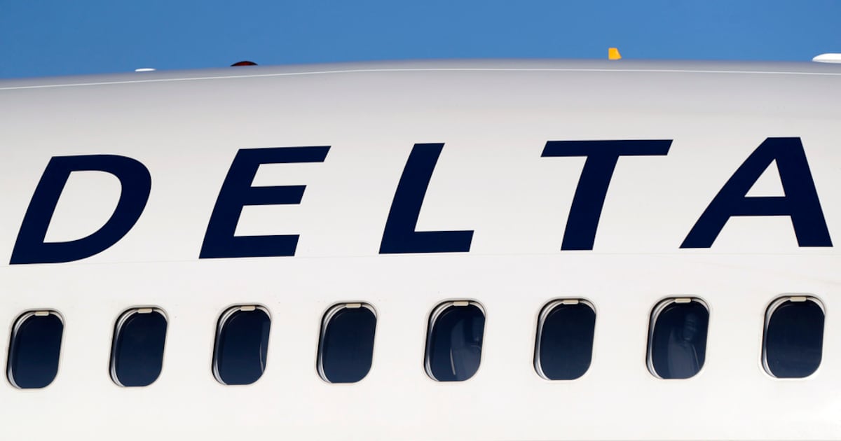 Delta flight returns to Pittsburgh after crew reports fumes in the aircraft following departure