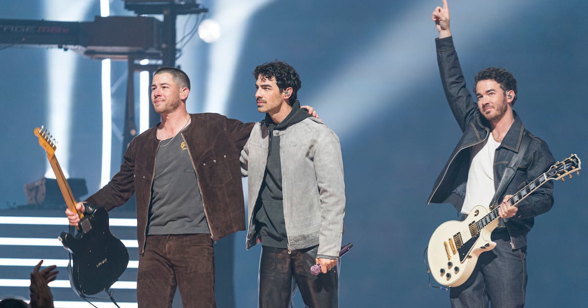 Jonas Brothers to bring extended ‘The Burning Up Tour All Over Again’ to Pittsburgh – WPXI