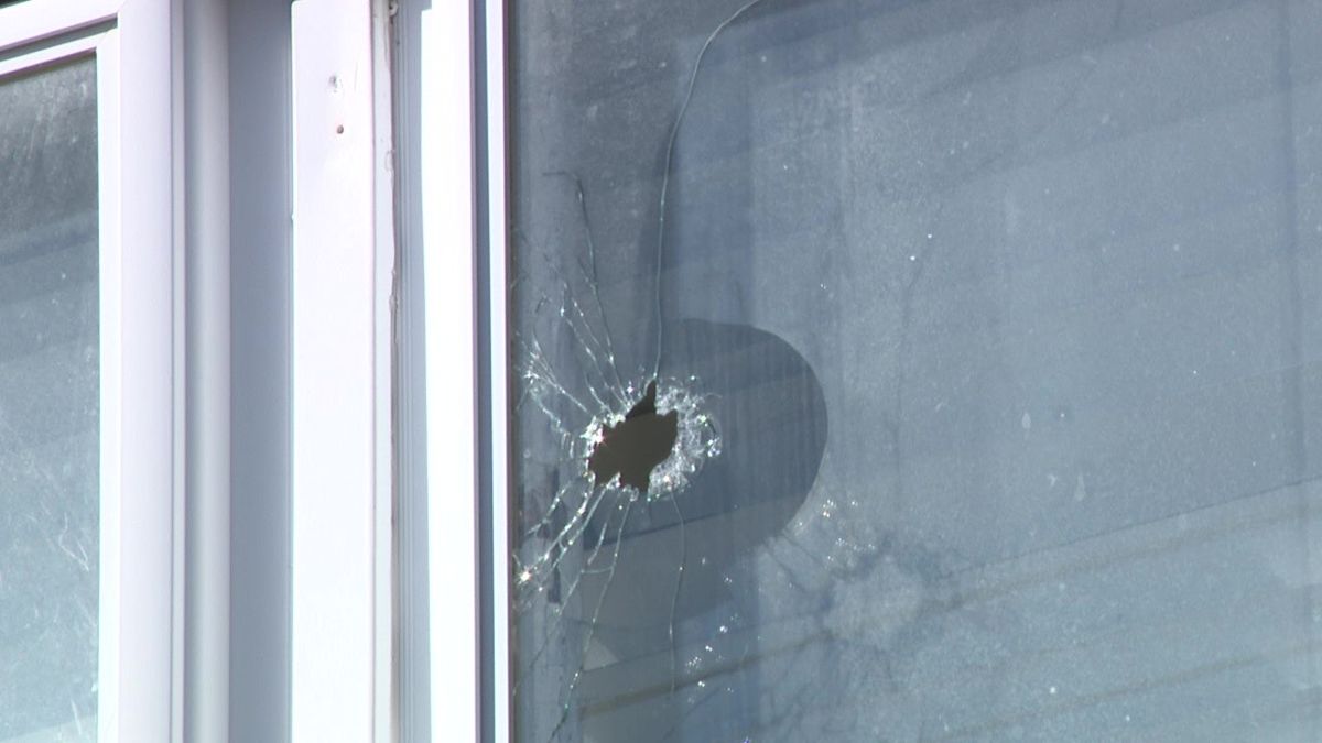 Neighbors hear commotion, gunshots before 2 men are shot in North Philadelphia