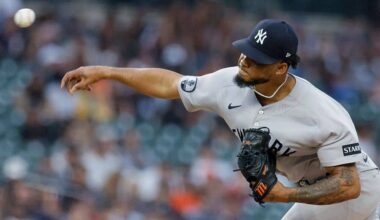 Pirates send two prospects to NY for Yankees reliever