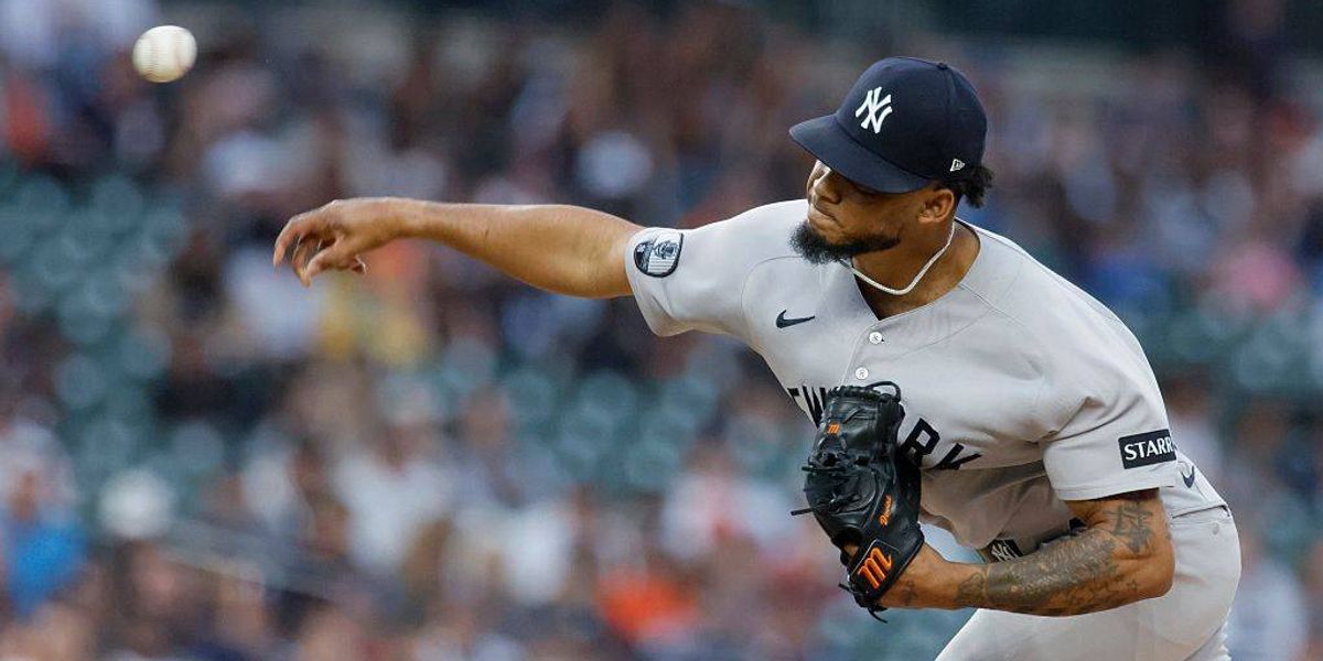 Pirates send two prospects to NY for Yankees reliever