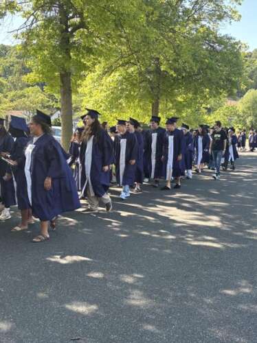 SHS seniors return to Salisbury Elementary School for traditional senior walk – Lehigh Valley Press