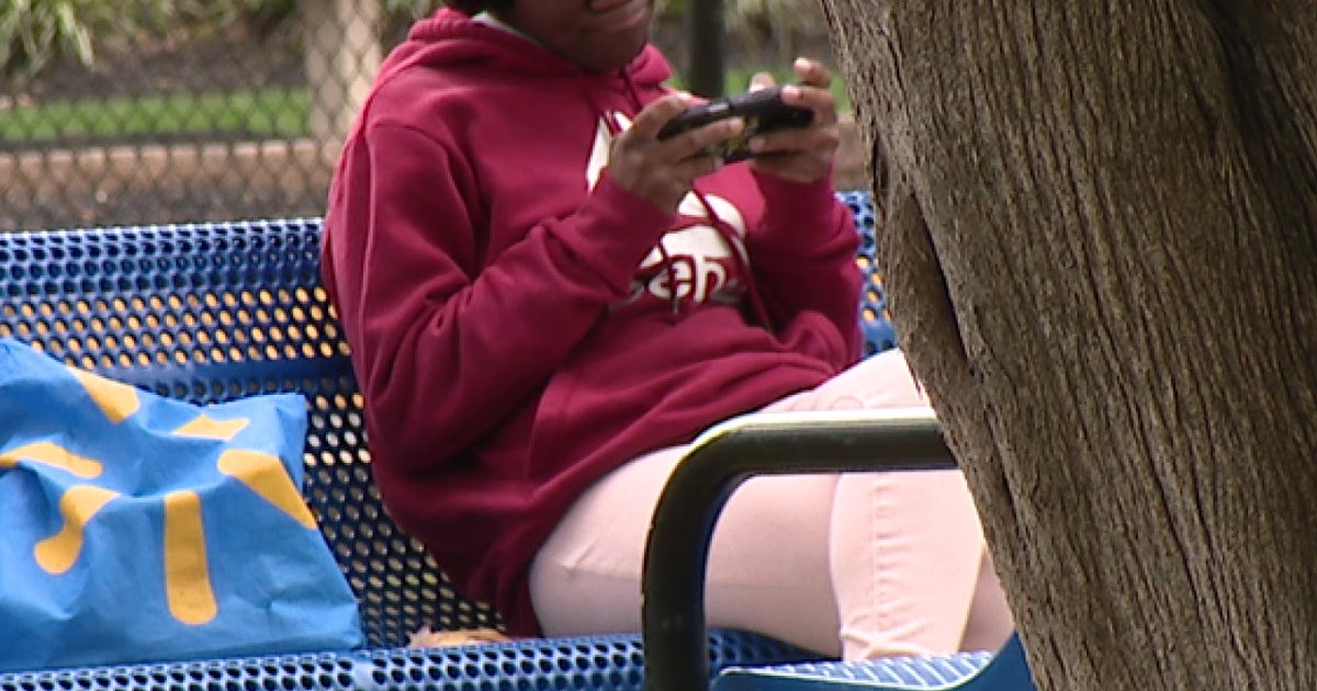 Pennsylvania cellphone ban debate: Philly schools roll out new policies