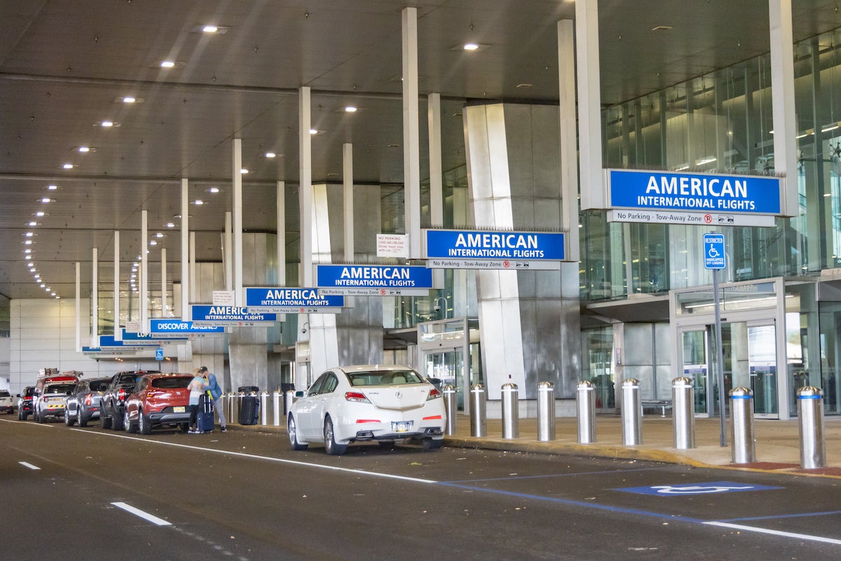 Ground stop delays hundreds of flights at PHL following equipment failure
