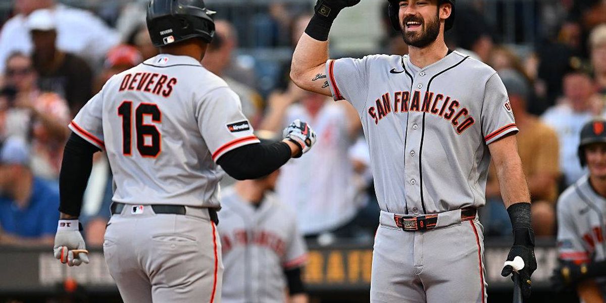 Sliding catch saves SF, score 2 in 10th to beat Bucs