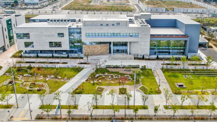 Exterior view of Jeong Yak-yong Library. Provided by Namyangju City