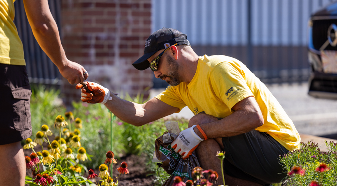 More Than 1,700 Volunteers Shine Bright for United Way During Record-Breaking Day of Caring