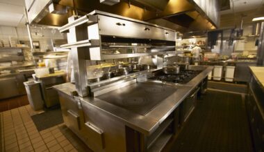 Inspectors find roaches in 3 restaurants, rodent droppings in dollar store