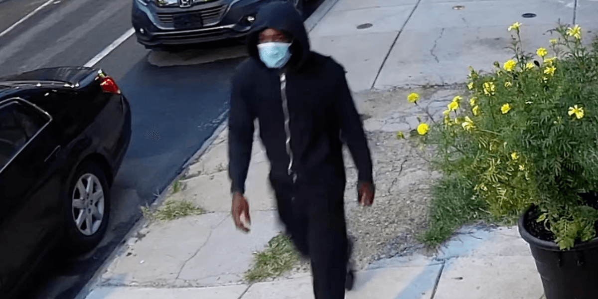 Video: South Philly resident fights off intruder; suspect wanted