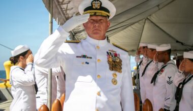 USS Lake Erie  (CG 70) Hosts Change of Command Ceremony