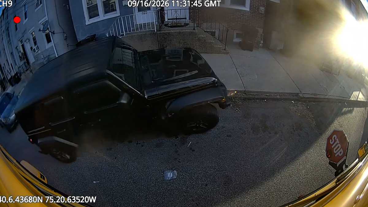 Driver seen using sidewalk to pass school bus in Philadelphia