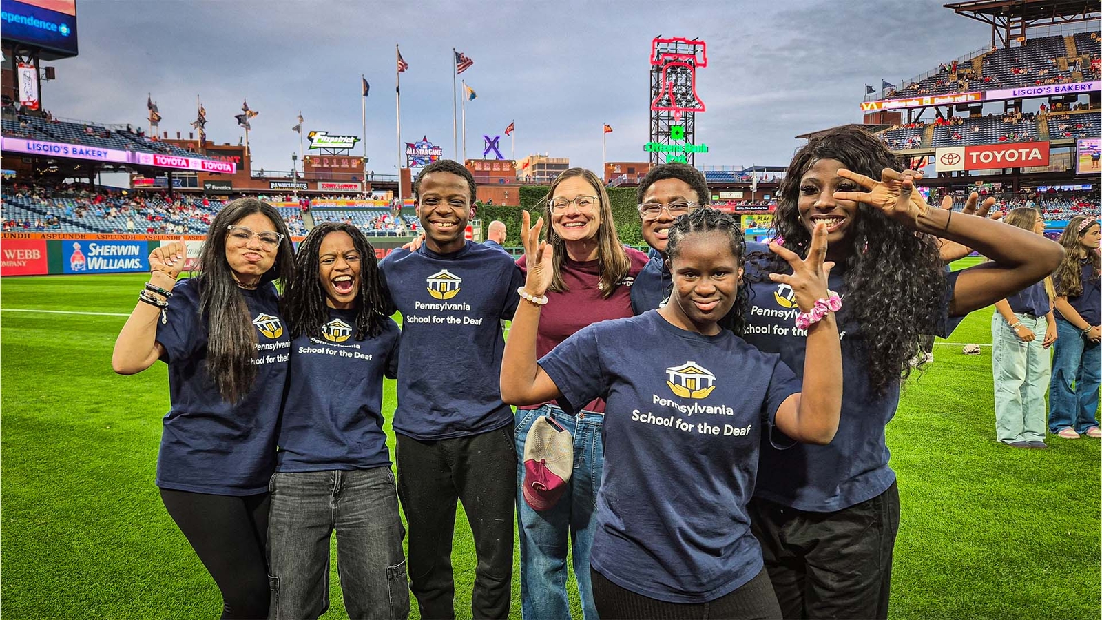 Students shine on 'Deaf Awareness Night' at Phillies game