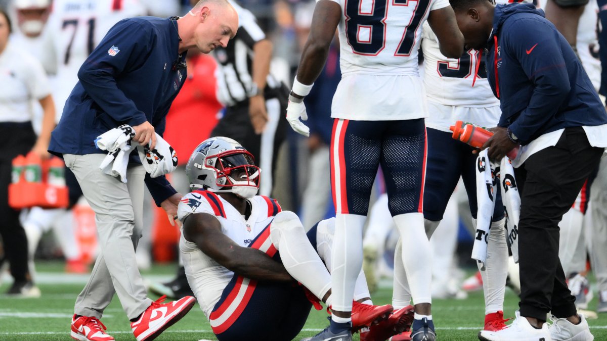 A.J. Brown exits Patriots debut with injury vs. Seahawks – NBC Sports Philadelphia
