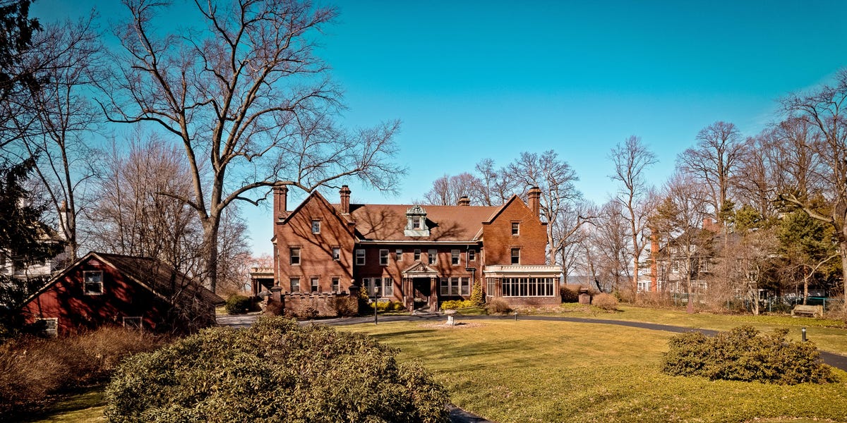 Inside Bratenahl, the Tiny Lake Erie Village Where Travis Kelce Just Bought a House