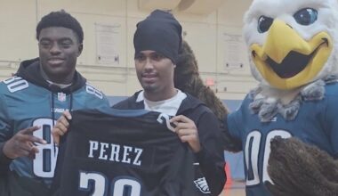 Philadelphia Eagles help Olney High School football players learn CPR, AED skills at practice