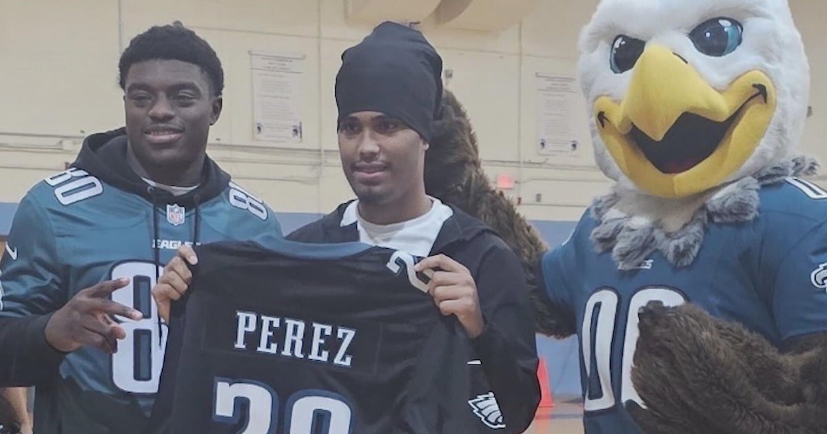 Philadelphia Eagles help Olney High School football players learn CPR, AED skills at practice
