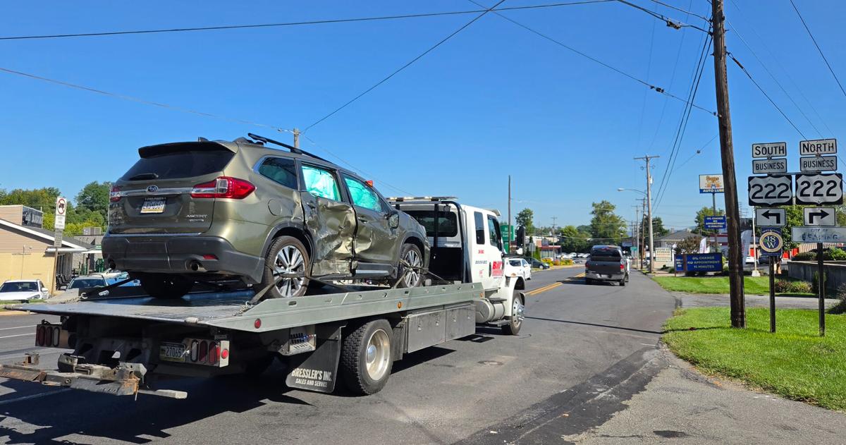 Car towed with serious damage following rollover accident in Kenhorst | Southern Berks County