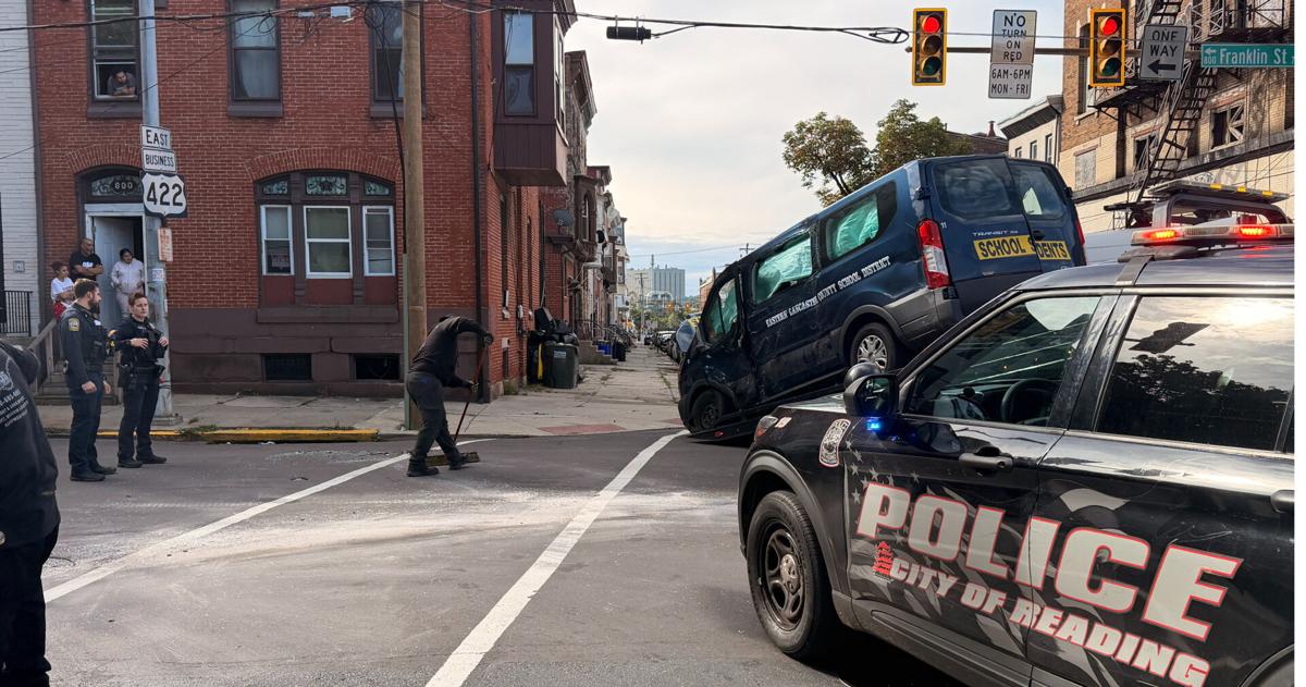 Accidente vehicular involucra a autobús escolar en Reading | Noticias