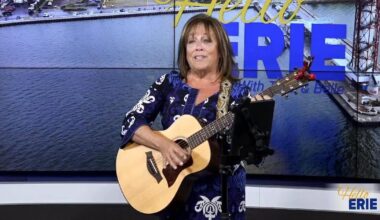 Monica Lewis Performs "Jolene" for 9 to 5 Day | Hello Erie