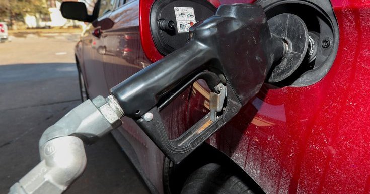 Gas prices climb past $4.50 per gallon average in Philly