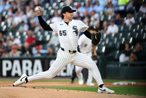 Chicago White Sox starting pitcher Davis Martin (65) delivers to the Pittsburgh Pirates in the first inning of a game at Rate Field in Chicago on Sept. 9, 2026. (Chris Sweda/Chicago Tribune)