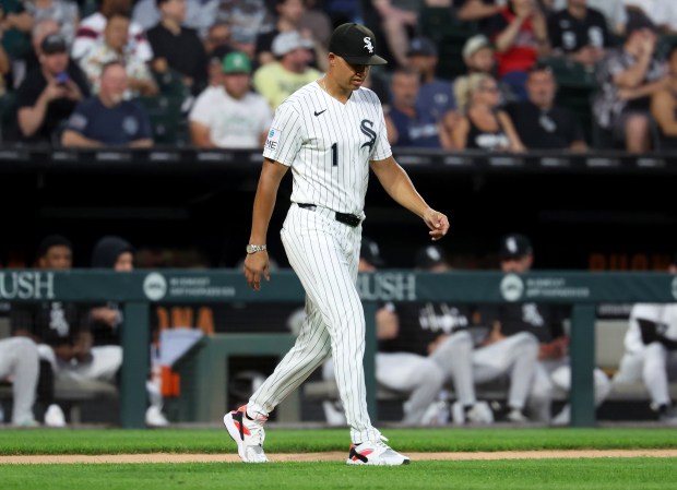 Chicago White Sox manager Will Venable (1) walks out to the mound before taking starting pitcher Sean Burke out of the game in the second inning against the Pittsburgh Pirates at Rate Field in Chicago on Sept. 8, 2026. (Chris Sweda/Chicago Tribune)