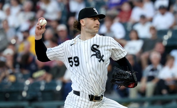 Chicago White Sox starting pitcher Sean Burke (59) delivers to the Pittsburgh Pirates in the first inning of a game at Rate Field in Chicago on Sept. 8, 2026. (Chris Sweda/Chicago Tribune)