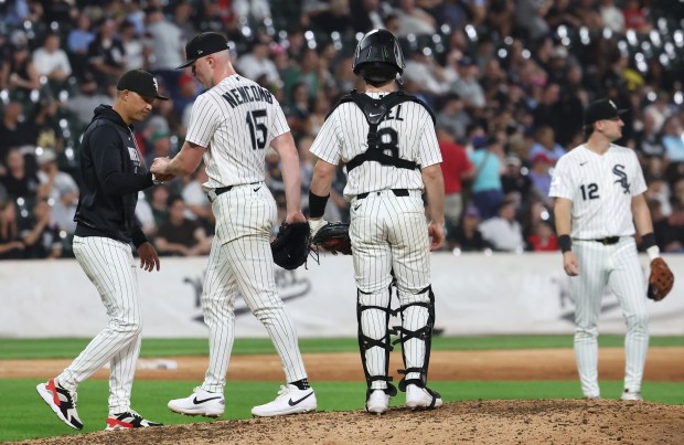 Chicago White Sox manager Will Venable takes relief pitcher Sean Newcomb (15) out of the game in the seventh inning against the Pittsburgh Pirates at Rate Field in Chicago on Sept. 9, 2026. (Chris Sweda/Chicago Tribune)