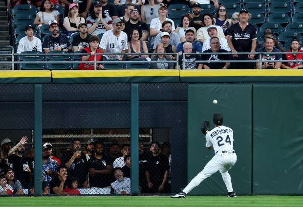 Chicago White Sox right fielder Braden Montgomery (24) tracks down a ball on a run-scoring double for Pittsburgh Pirates designated hitter Bryan Reynolds in the first inning of a game at Rate Field in Chicago on Sept. 8, 2026. (Chris Sweda/Chicago Tribune)