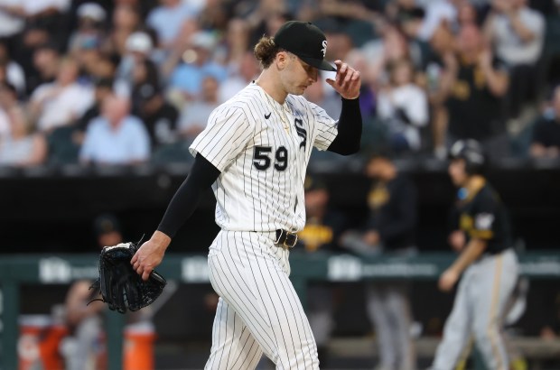 Chicago White Sox starting pitcher Sean Burke (59) heads to the dugout after a poor first inning against the Pittsburgh Pirates at Rate Field in Chicago on Sept. 8, 2026. (Chris Sweda/Chicago Tribune)